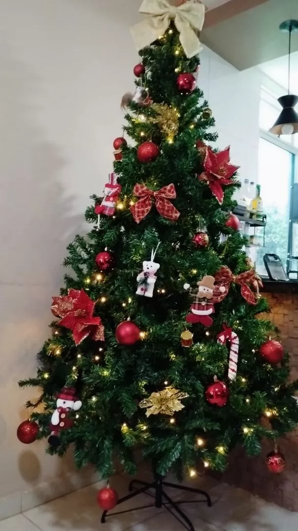 KIT COMPLETO DE ÁRVORE DE NATAL – EDIÇÃO ESPECIAL 84 ENFEITES INCRÍVEIS + BÔNUS SURPRESA DE NATAL